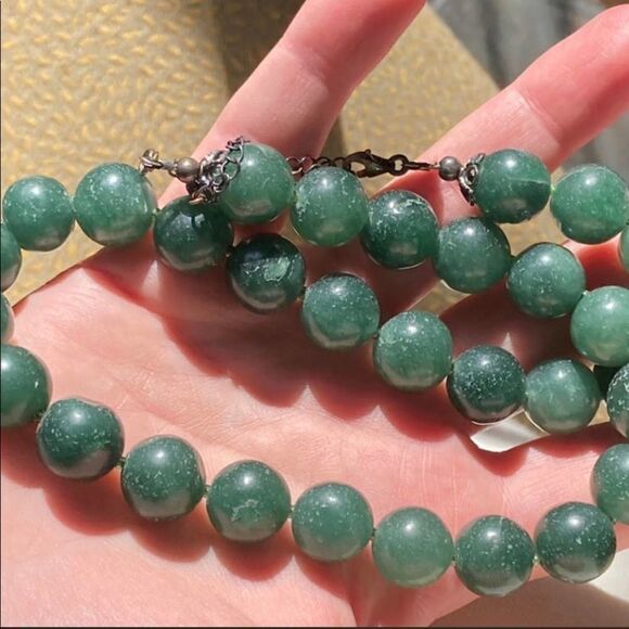 Green quartz beaded necklace and earrings set - Picture 7 of 13